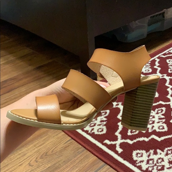 Block heels. Size 7. Never been worn! - Picture 3 of 3